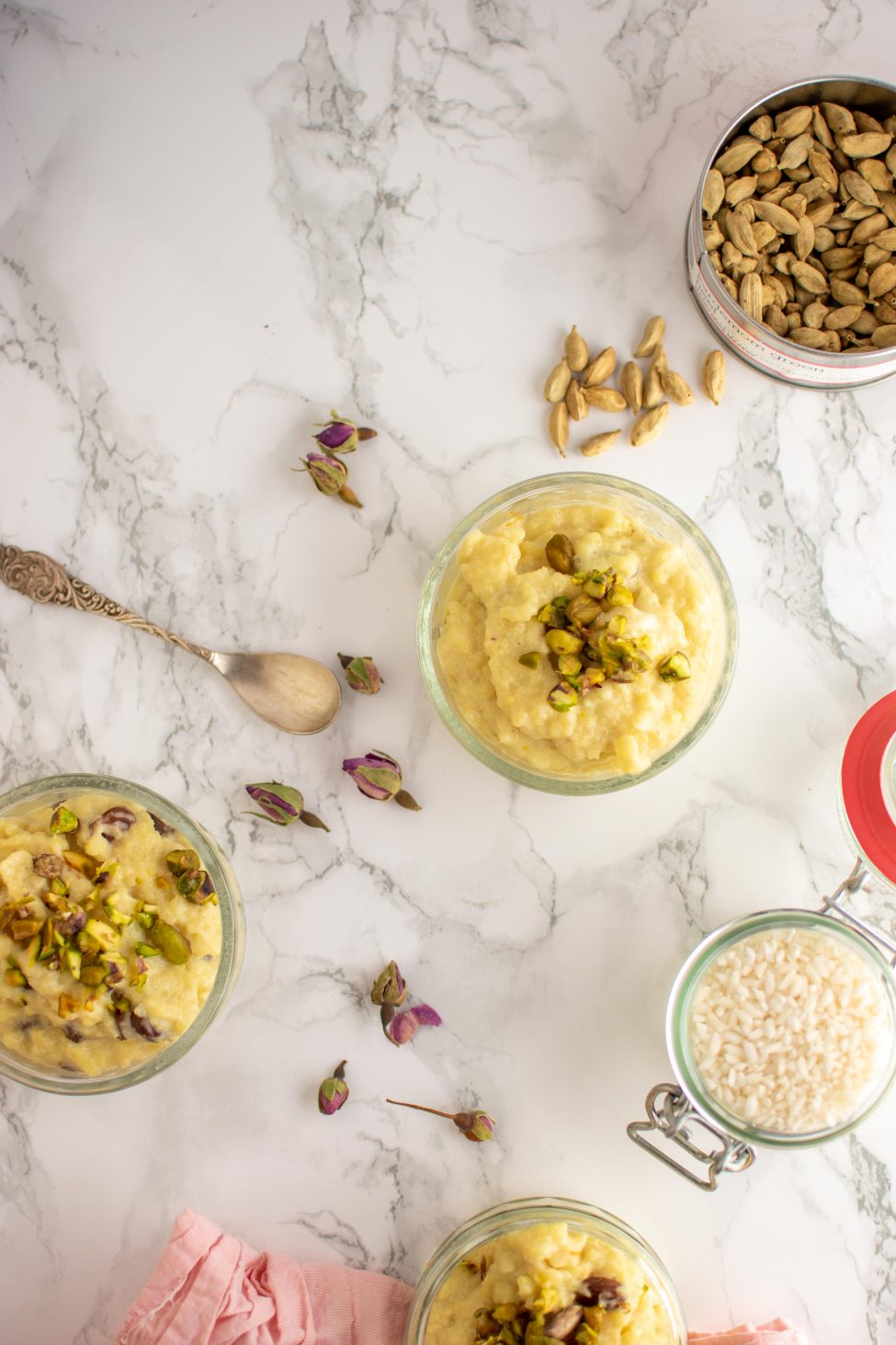 Kheer (Indiase rijstdessert met saffraan en kardemom)