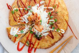 Vegetarische okonomiyaki met kool