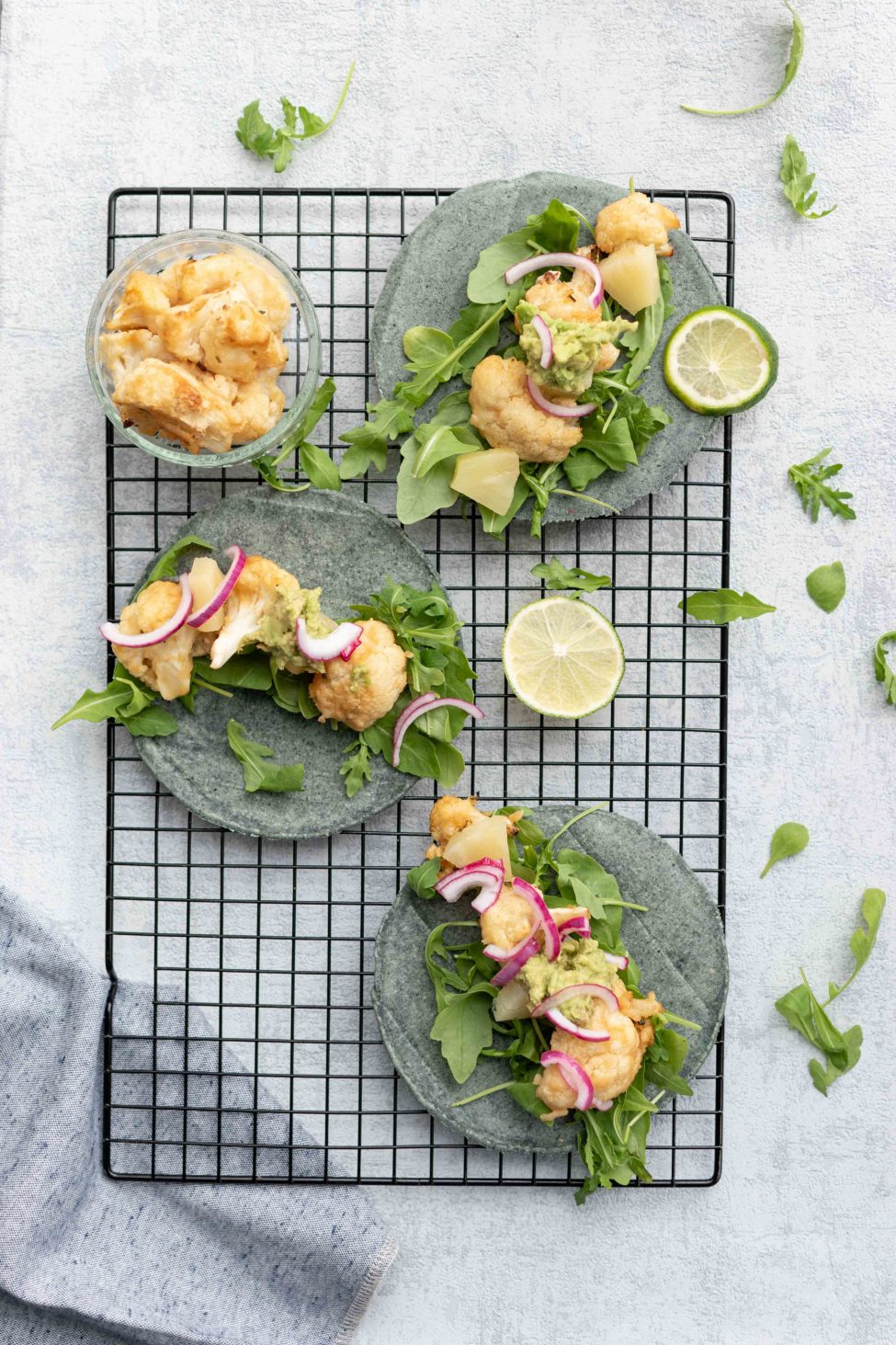 Softshell taco’s met sticky bloemkool